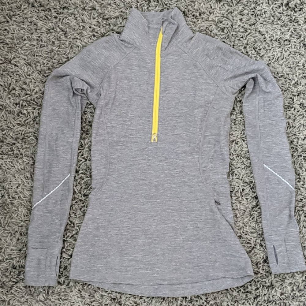 Lululemon half zip, size 4